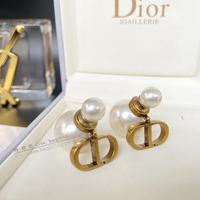 Dior飾品 迪奧經典熱銷新款復古字母CD耳釘耳環  zgd1315